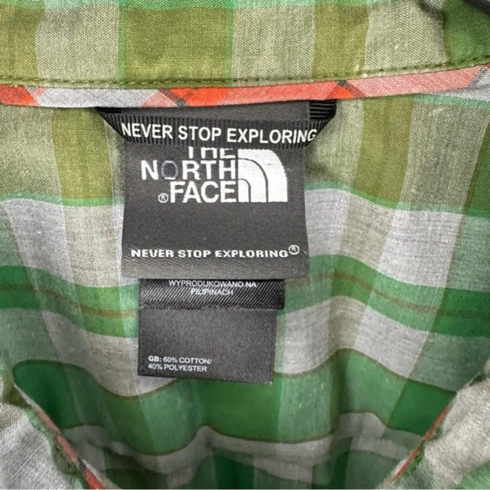 Men’s The North Face Size Small Green Short Sleeve Plaid Button Shirt‎